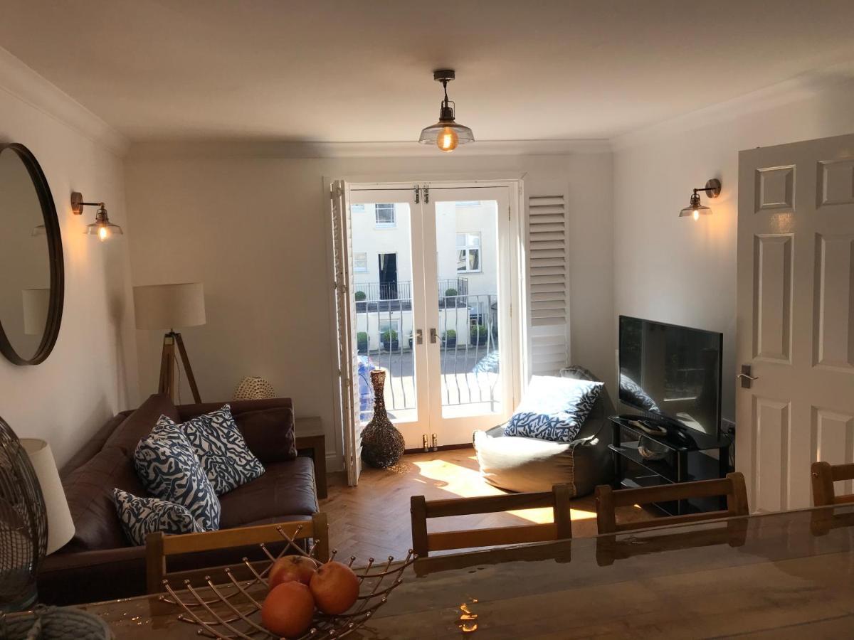 The Beach House Holiday Apartments Истбурн Экстерьер фото