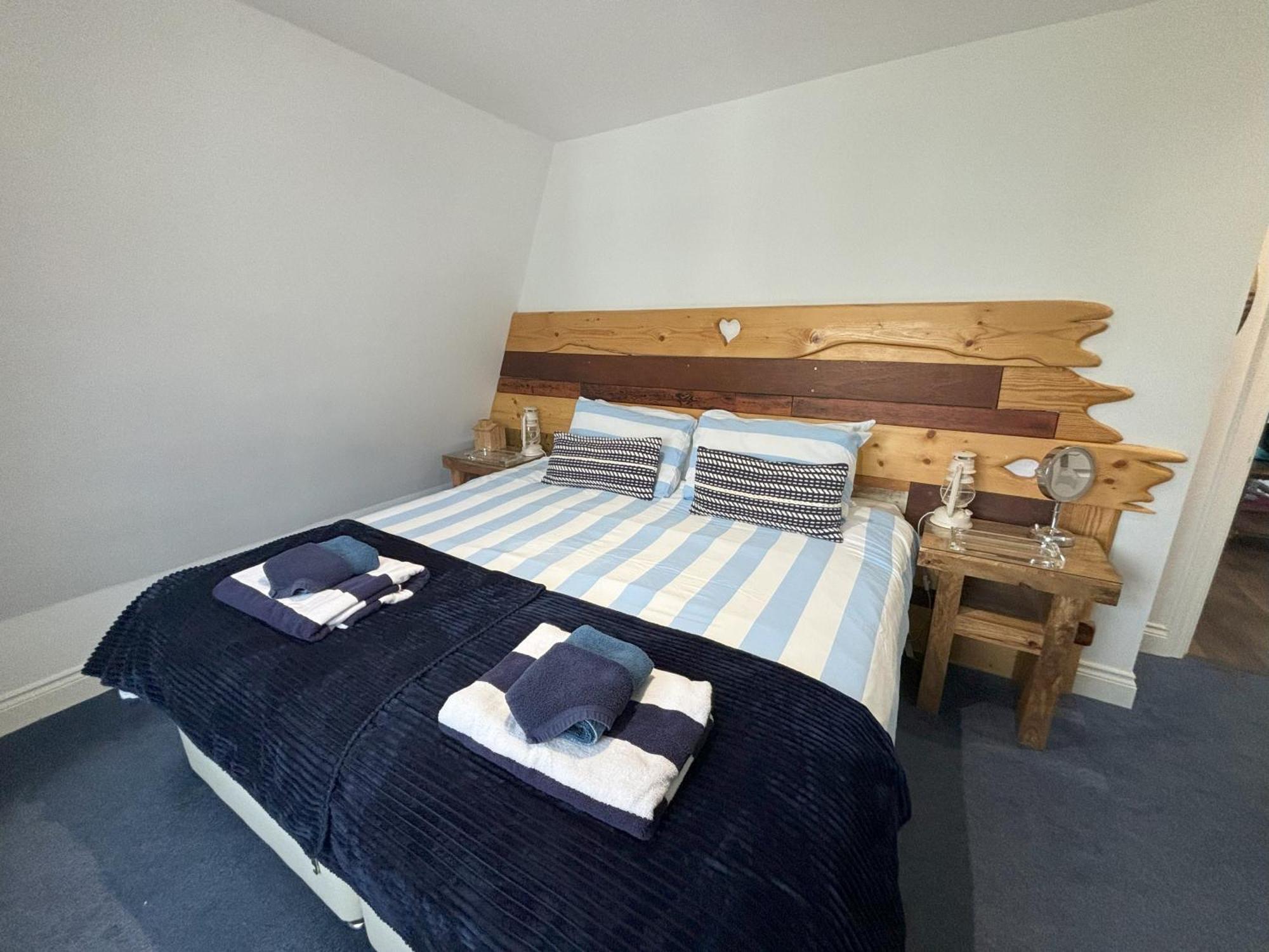 The Beach House Holiday Apartments Истбурн Экстерьер фото
