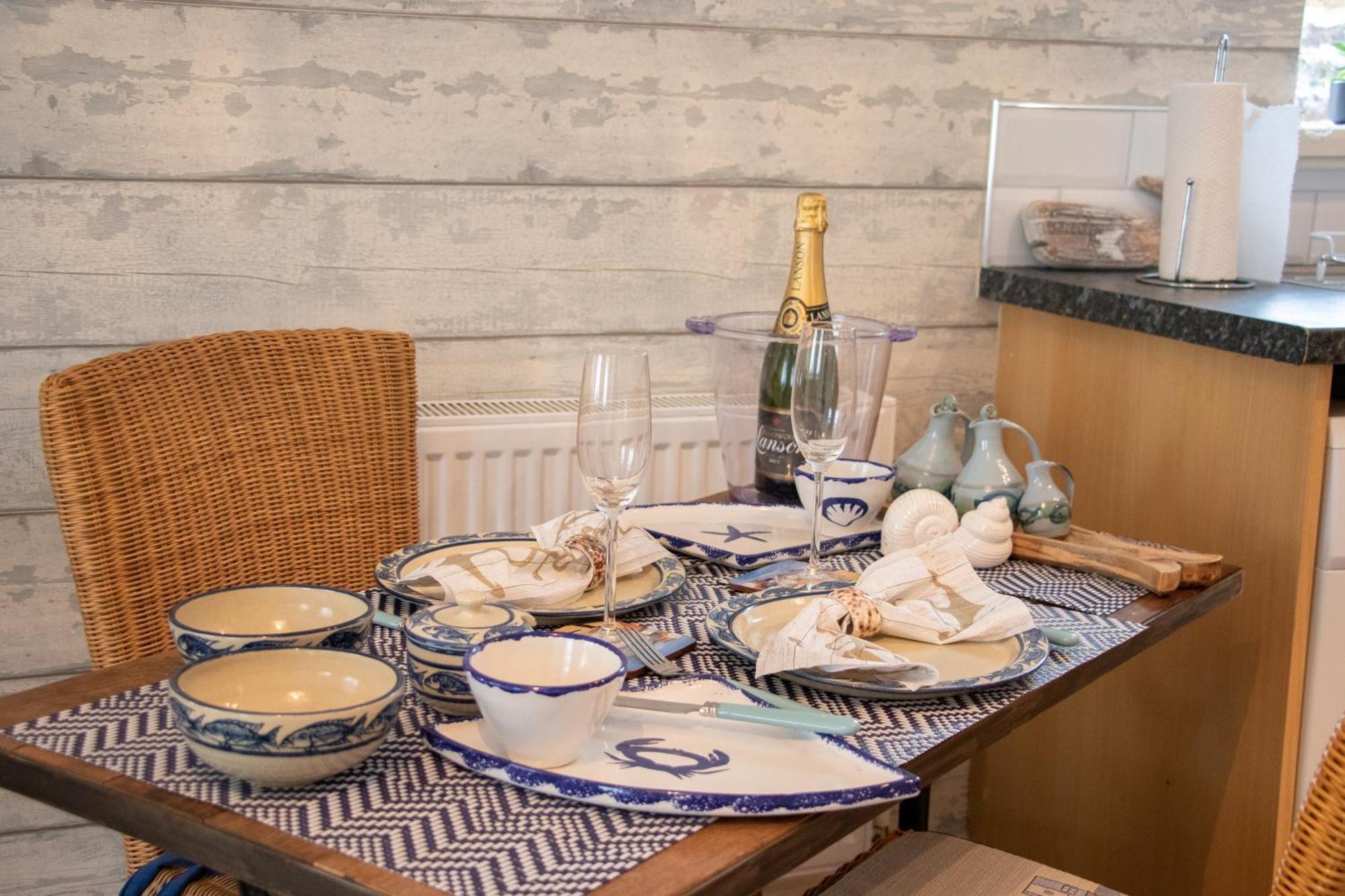 The Beach House Holiday Apartments Истбурн Экстерьер фото