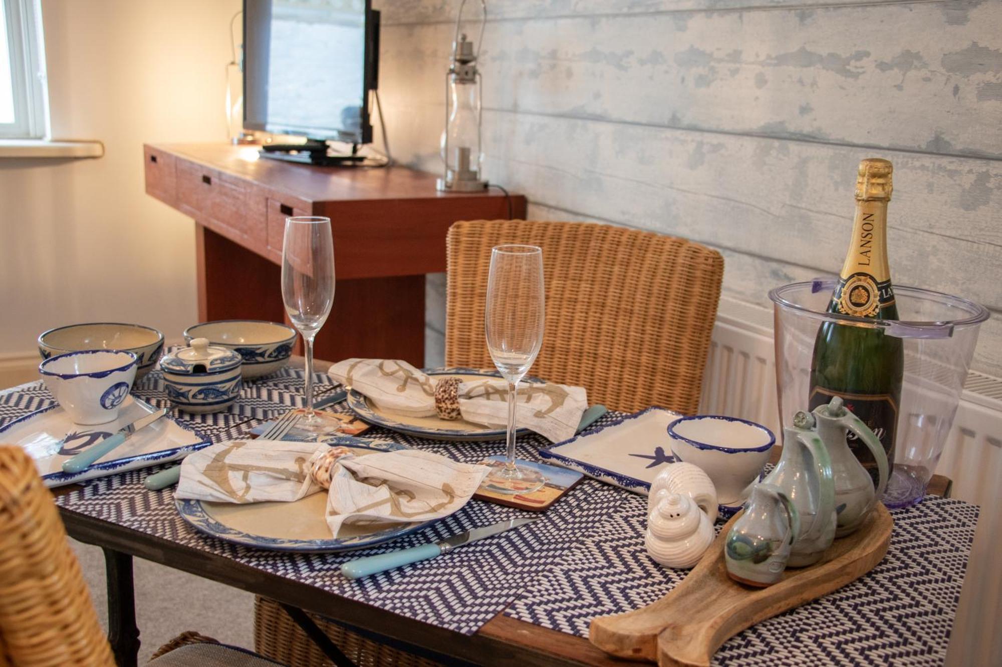 The Beach House Holiday Apartments Истбурн Экстерьер фото